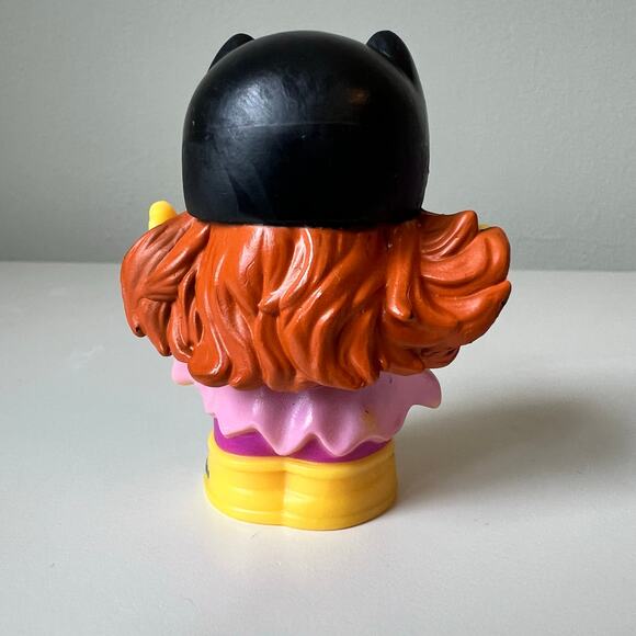 Fisher-Price DC Super Friends Batgirl and Batmobile 2020 - Picture 9 of 10